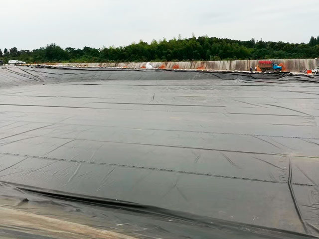 土工膜施工現(xiàn)場